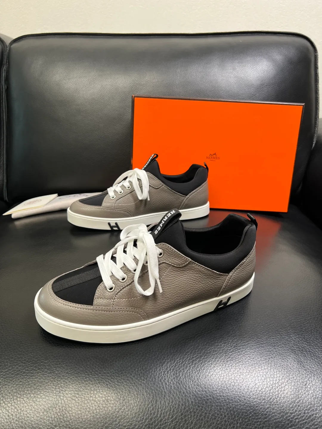 Men's shoes 💰700 Hermes High-quality top crafts Hermes counters are selling simultaneously with original factory configuration, original cowhide fabric imported from Italy, high-quality splicing technology, fully imported water-dyed cowhide lining, soles: original soles specially provided by the original factory are super comfortable, original factory and single goods are welcome to compare, code number 38-44 (customized 45)